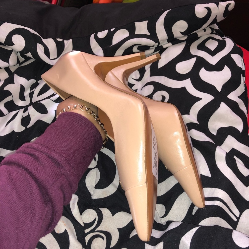 Traded ❤️coach heels 💕❤️Brand new with out box - Picture 5 of 8